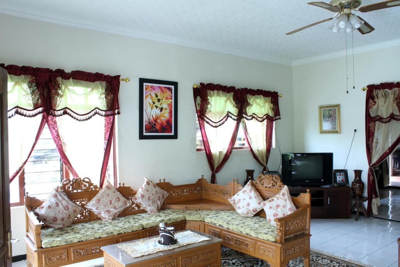 Marry Ind Gunung Kawi Guest House Malang Bumirejo Ngoại thất bức ảnh